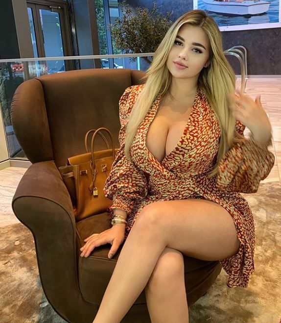 Call Girls Near Crowne Plaza Hotel Okhla 9211923703 Escorts ServiCe In Delhi NCR