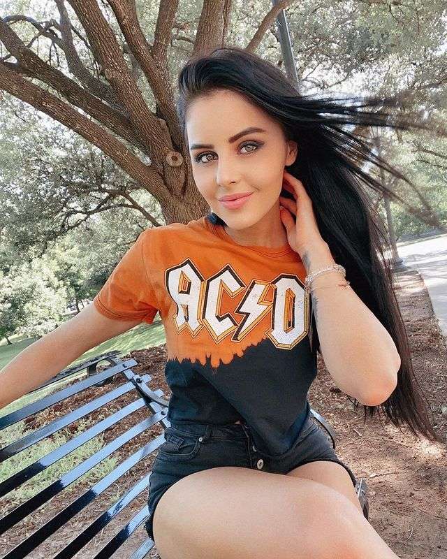 Call Girls IN  Malviya Nagar  ꧁༒ 9319099832 ༒꧂ (Call Girl Delhi)