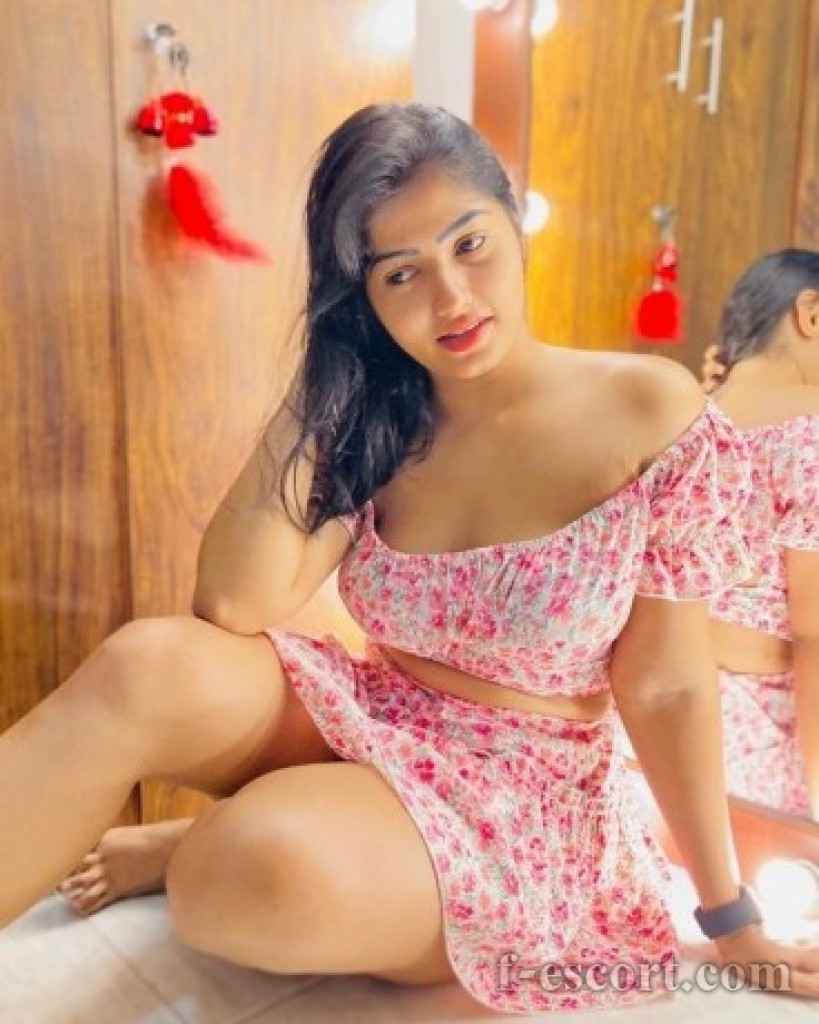 9999894380 Gurgaon, Sector 4 Call Girls @ ₹. 2OOO-- Per Shot Per Night 7OOO