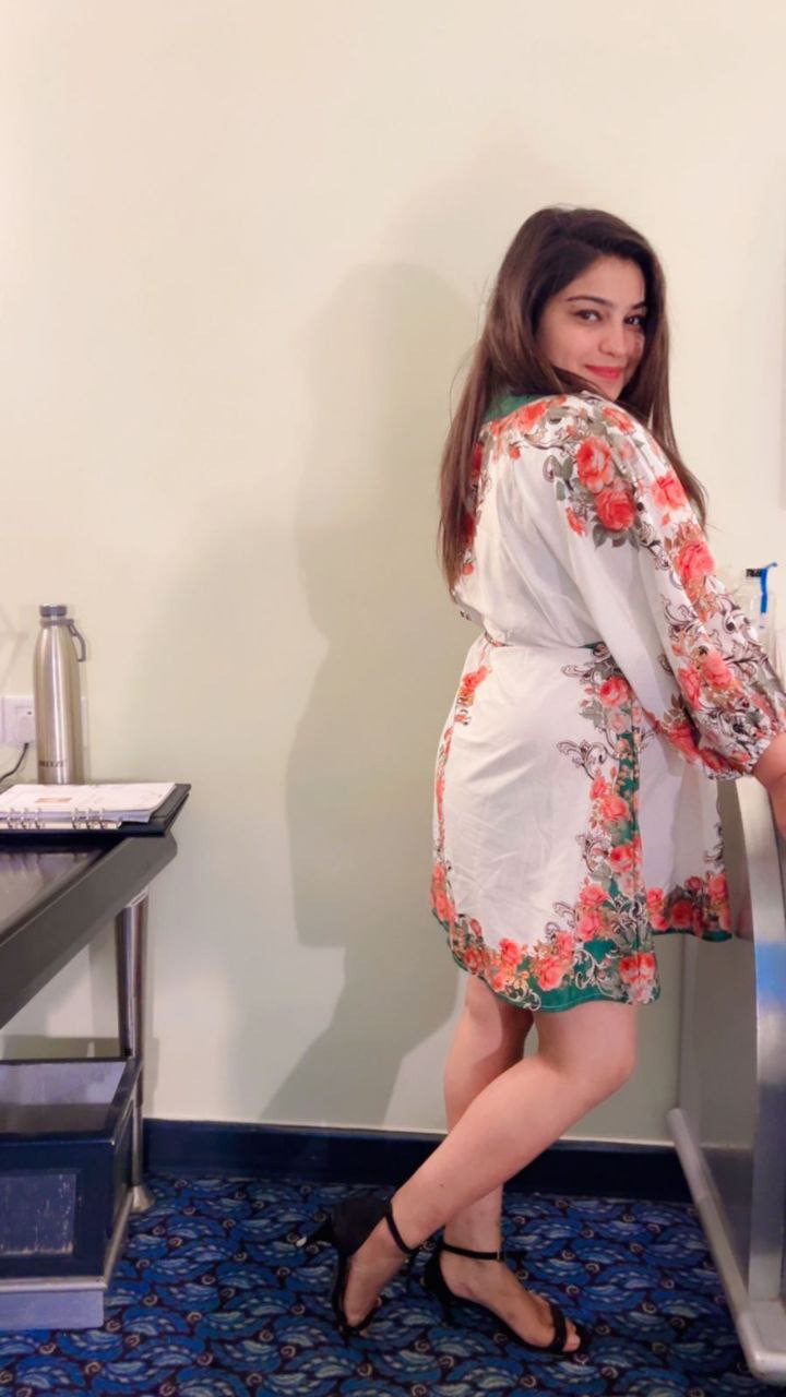 Home Delivery Call Girls 9958018831 Cr Park, Female Escort Service ( 24×7 )