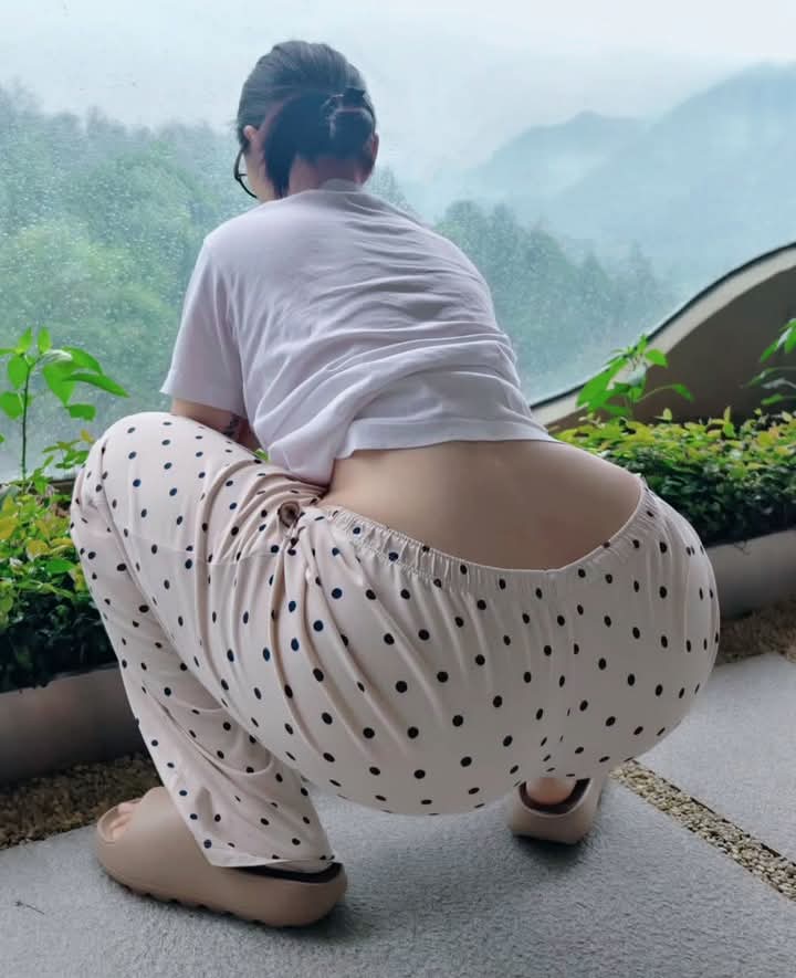 Independent Delhi Escorts & Call Girl Service (9958O18831)