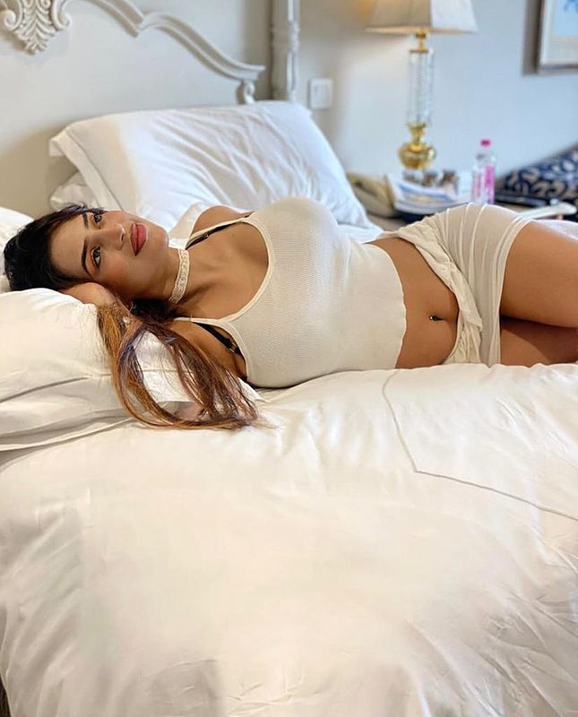 Bollywood Models Escorts Service in Mumbai | Punjabi Actress Escorts in India +919990222242 Female Escorts Service Singapore | TV Model Escorts Service in Mumbai +919990222242 High Profile Celebrities Escorts in Mumbai
