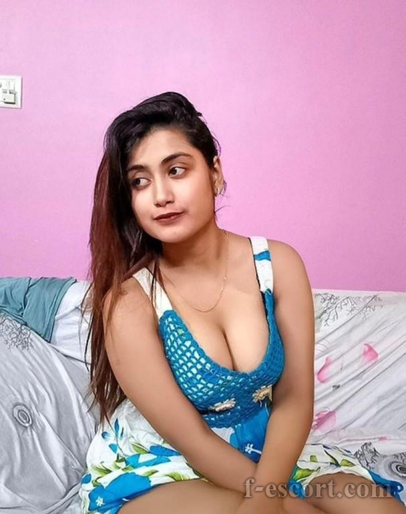 Qutub Minar,Call Girls ↗️ 9711106444↖️ Enjoy The Most Indian Russian Call Girls In Delhi